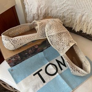 TOMS Classics